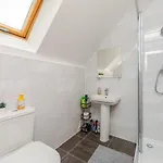 Stunning New Modern Near Roundhay Park بيت للعطل