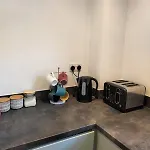 Stunning New Modern Near Roundhay Park *