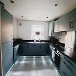 Stunning New Modern Near Roundhay Park