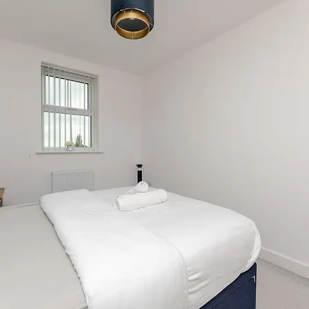 Stunning New Modern Near Roundhay Park Leeds (West Yorkshire)