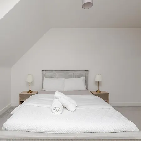 Stunning New Modern Near Roundhay Park Vakantiehuis *
