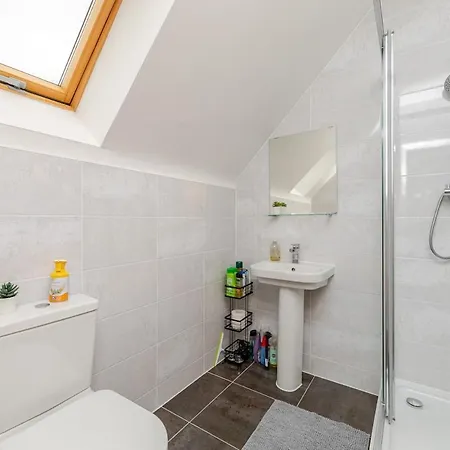 Stunning New Modern Near Roundhay Park Vakantiehuis