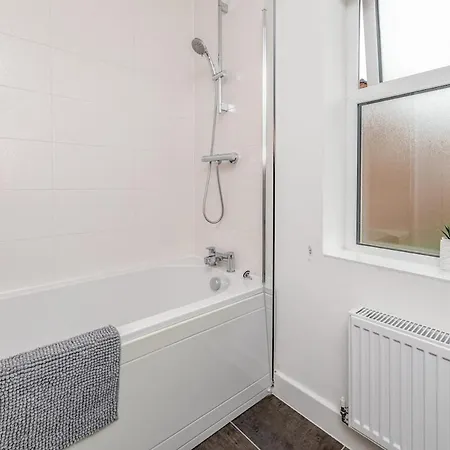 Stunning New Modern Near Roundhay Park