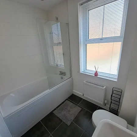 Vakantiehuis Stunning New Modern Near Roundhay Park
