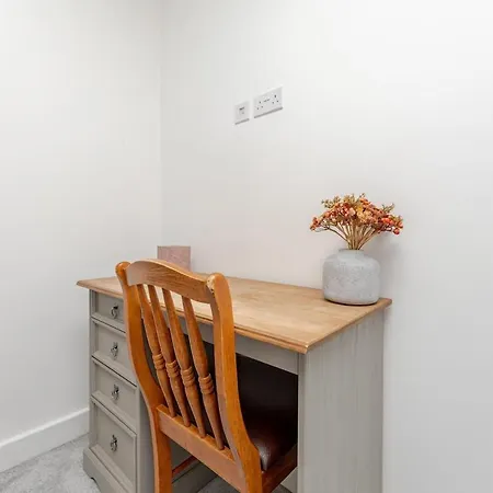 Stunning New Modern Near Roundhay Park Holiday home *