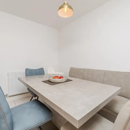 Vakantiehuis Stunning New Modern Near Roundhay Park
