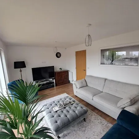 Stunning New Modern Near Roundhay Park Holiday home