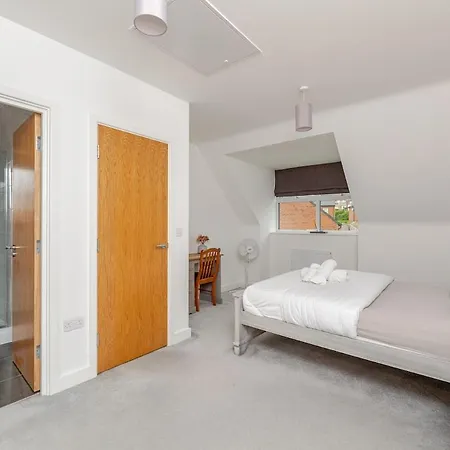 Vakantiehuis Stunning New Modern Near Roundhay Park *