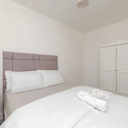 Stunning New Modern Near Roundhay Park Holiday home