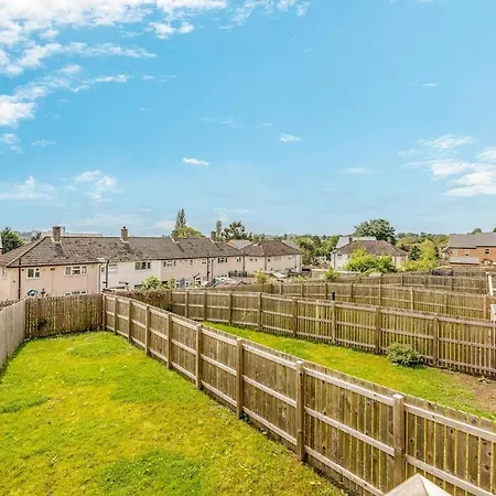 Stunning New Modern Near Roundhay Park Vakantiehuis