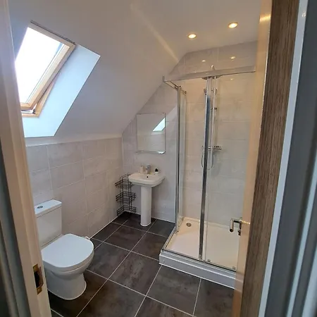 Stunning New Modern Near Roundhay Park Vakantiehuis Leeds (West Yorkshire)