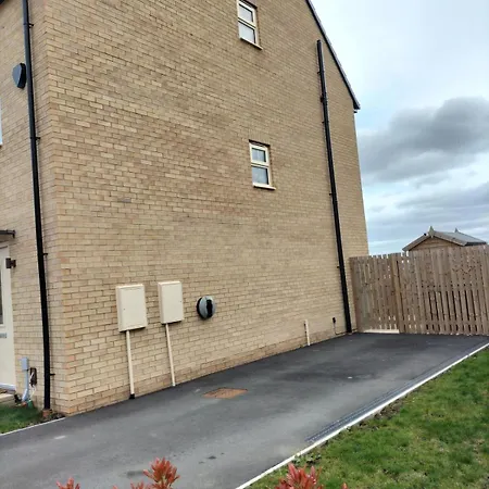 Stunning New Modern Near Roundhay Park Leeds (West Yorkshire)