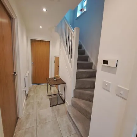 Stunning New Modern Near Roundhay Park * Leeds (West Yorkshire)