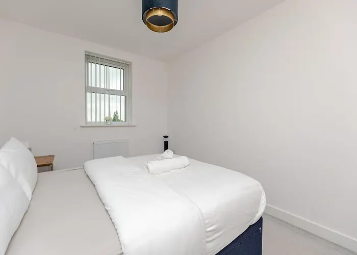 Stunning New Modern Near Roundhay Park Leeds (West Yorkshire)