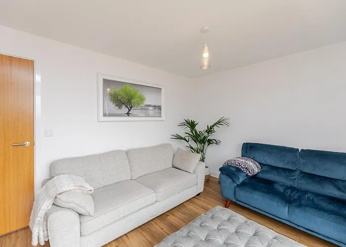 Stunning New Modern Near Roundhay Park Leeds (West Yorkshire)