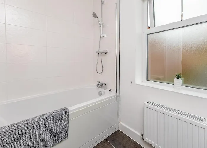 Stunning New Modern Near Roundhay Park