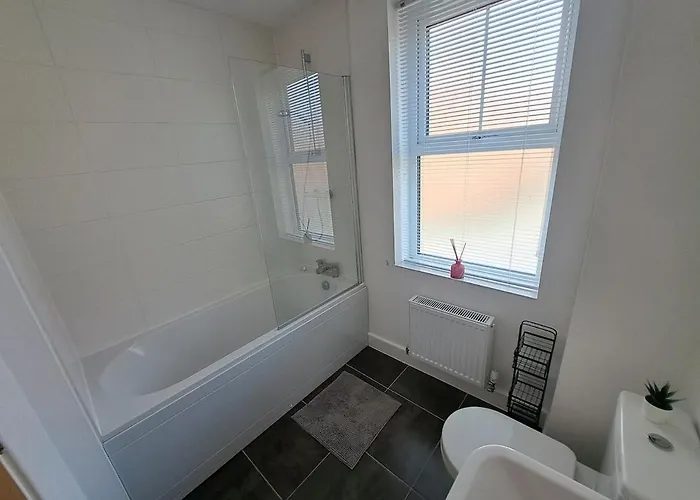 Сasa de vacaciones Stunning New Modern Near Roundhay Park