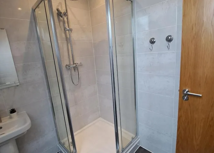 Сasa de vacaciones Stunning New Modern Near Roundhay Park