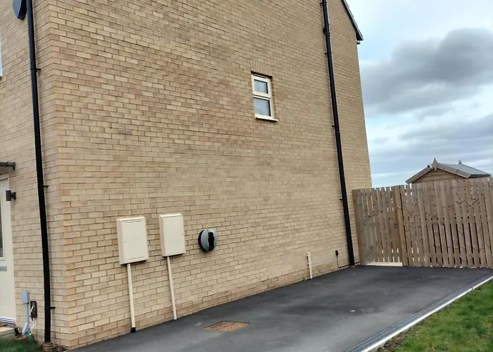 Stunning New Modern Near Roundhay Park Leeds (West Yorkshire)