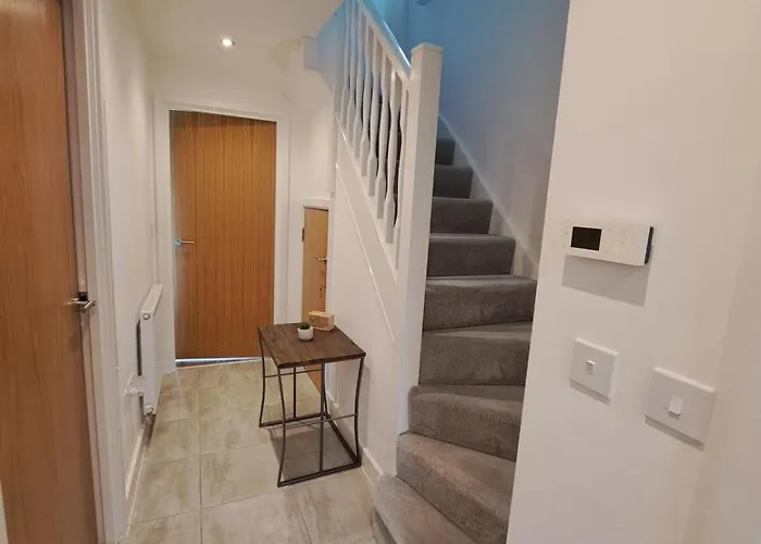 Stunning New Modern Near Roundhay Park * Leeds (West Yorkshire)
